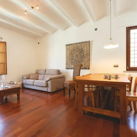 아파트 Bravissimo Mercaders 6 *