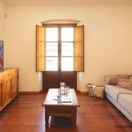 아파트 Bravissimo Mercaders 6 *